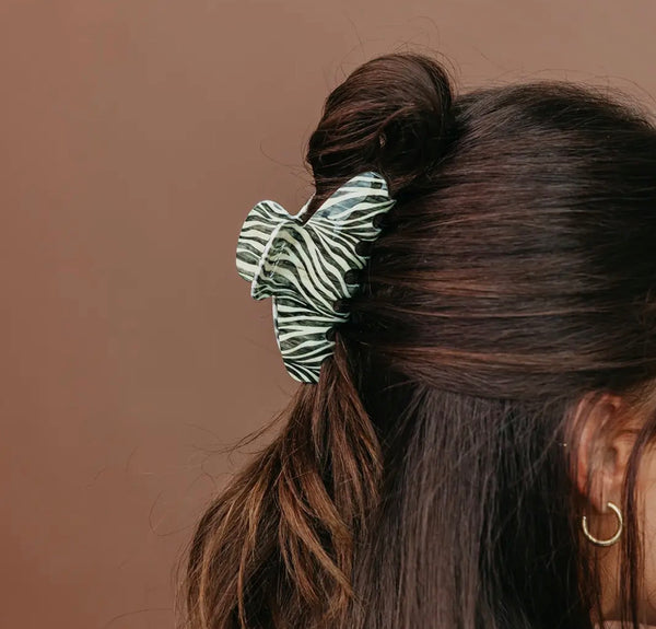 Zebra Midi Claw Clip