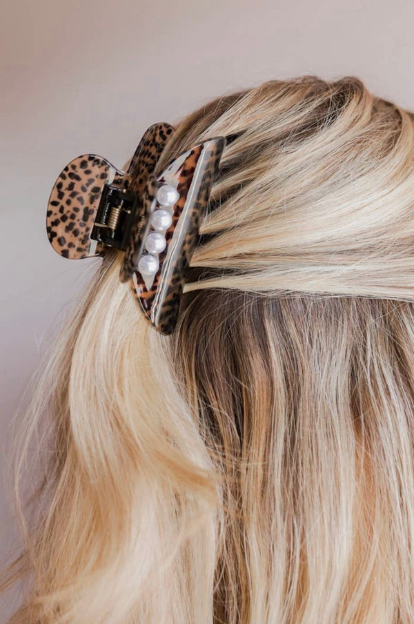 Love Is In the Air Midi Claw Clip
